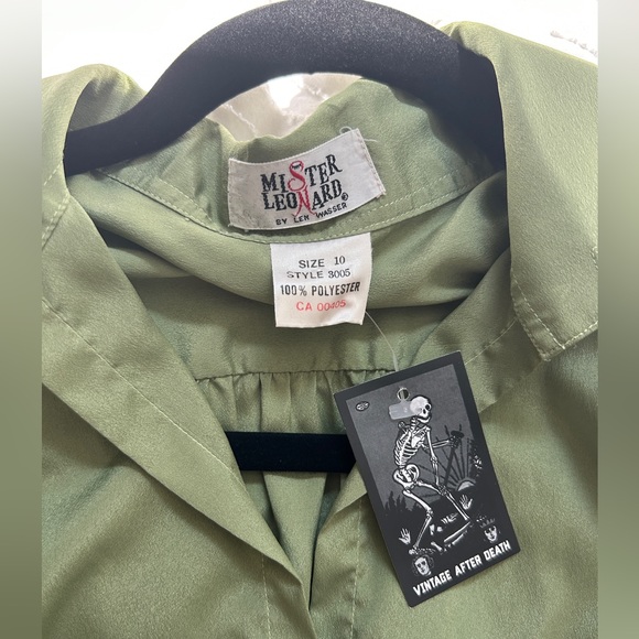 Vintage Green button up - Picture 8 of 14